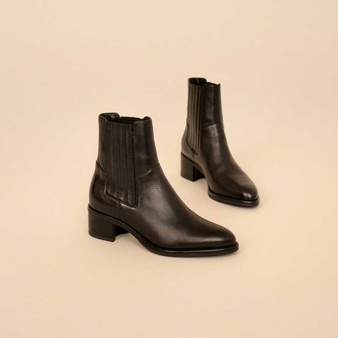 Boots à élastiques et talons carrés  en cuir noir
