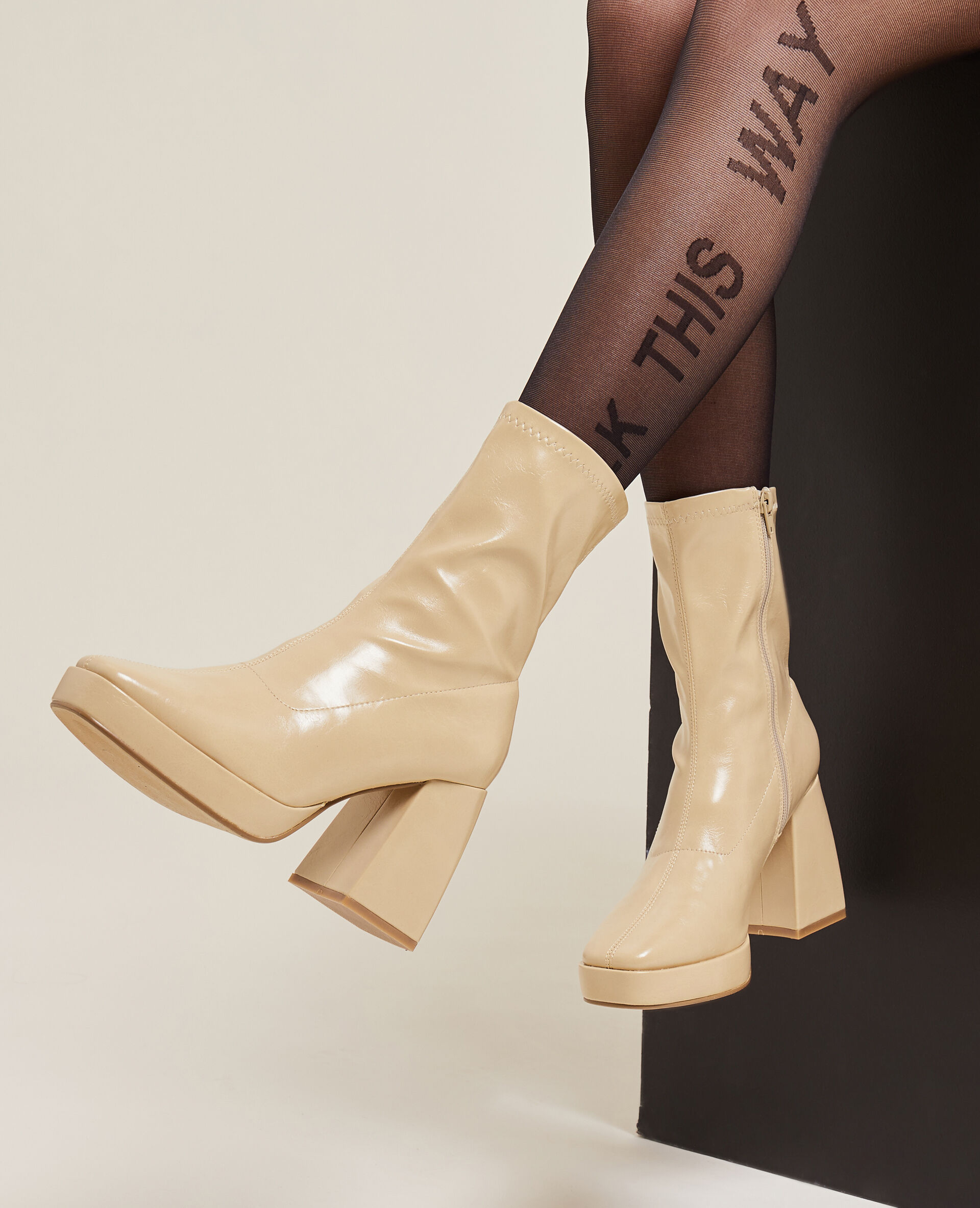 Boots plateforme bouts carrés - Beige
