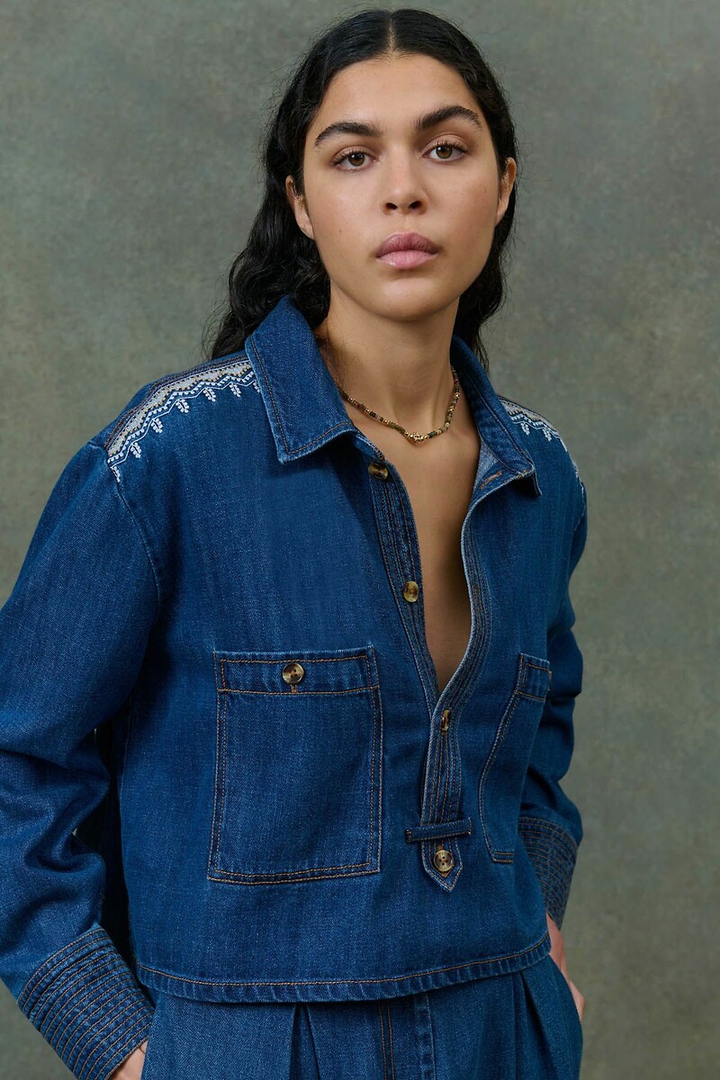 LOUISE MISHA<br>Camisa jeans, detalhes bordados, ILAYANA