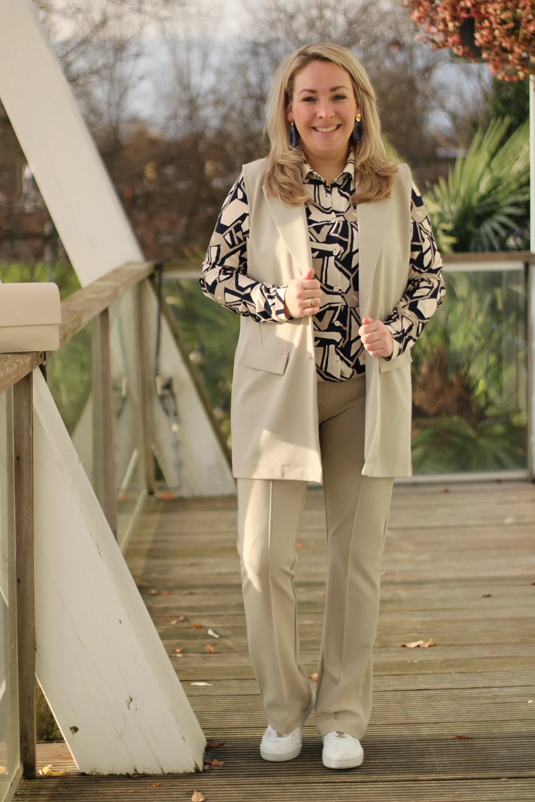 Zoso - Marleen Crepe Sleeveless Blazer - Sand