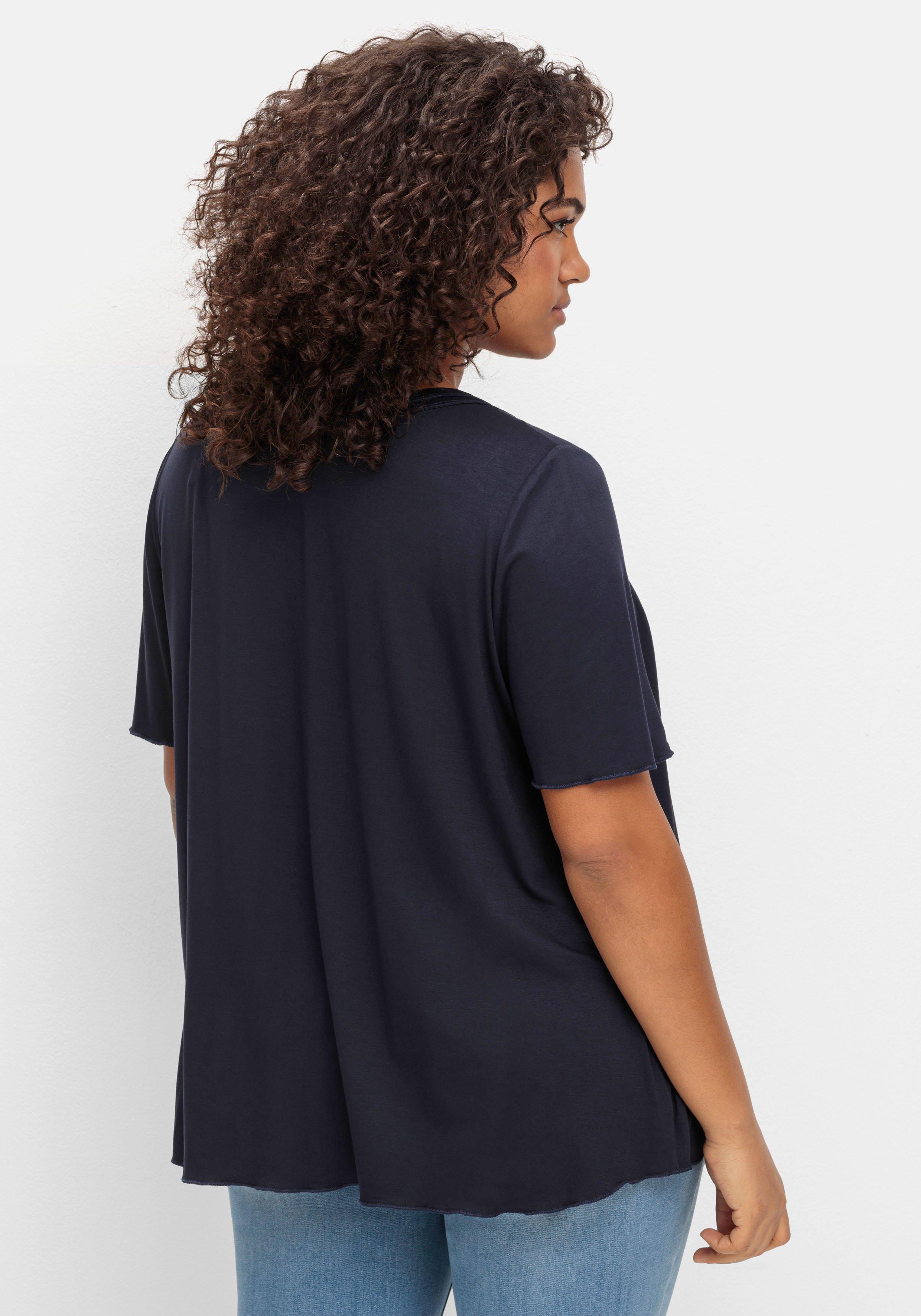 Shirt in A-Linie mit dekorativer Blende, aus Viskose-Jersey