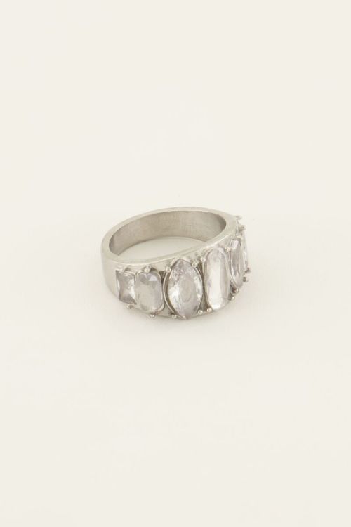 Souvenir ring met stenen
