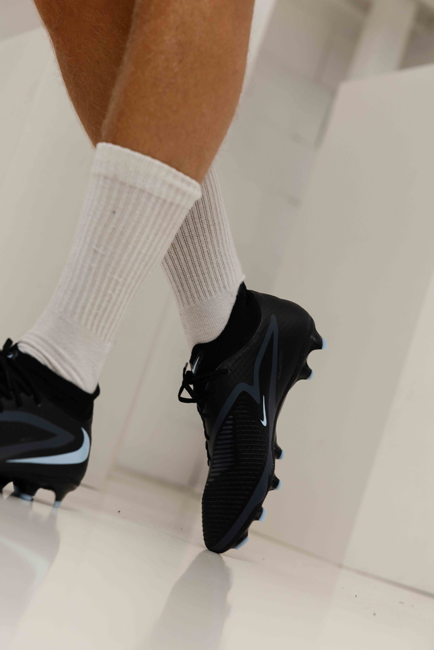 Nike Phantom 6 High Academy FG/MG Voetbalschoenen Senior Zwart