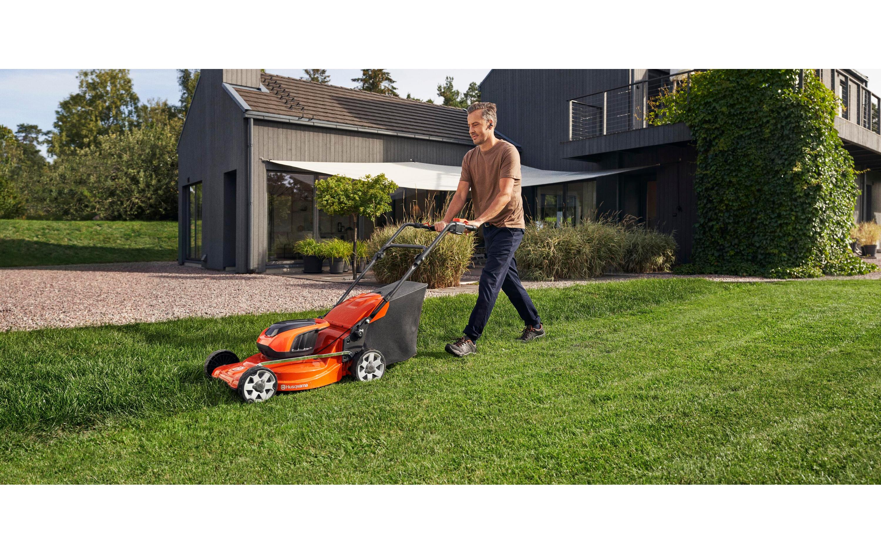 Akku-Rasenmäher LC 142iS Kit, 2 x 4.0 Ah<br>Batteriebetriebener Mäher mit 1 Gang Radantrieb