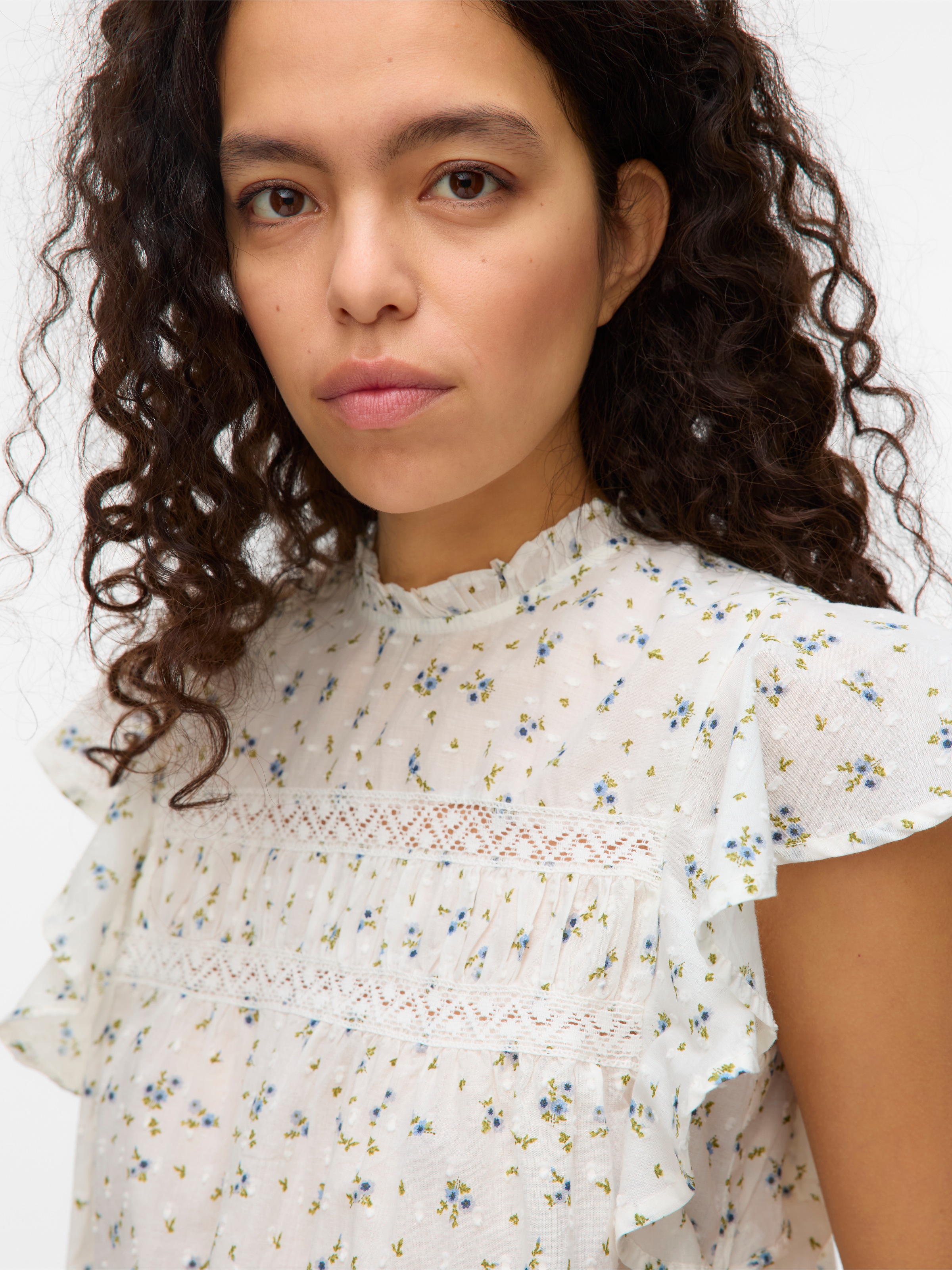 Vero Moda Blusenshirt »VMTRINE SL LACE TOP WVN NOOS«