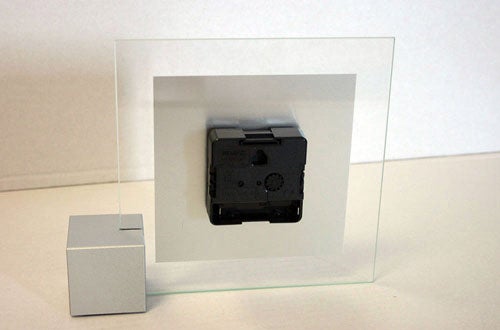 AMS 102 moderne tafelklok in aluminium en glas