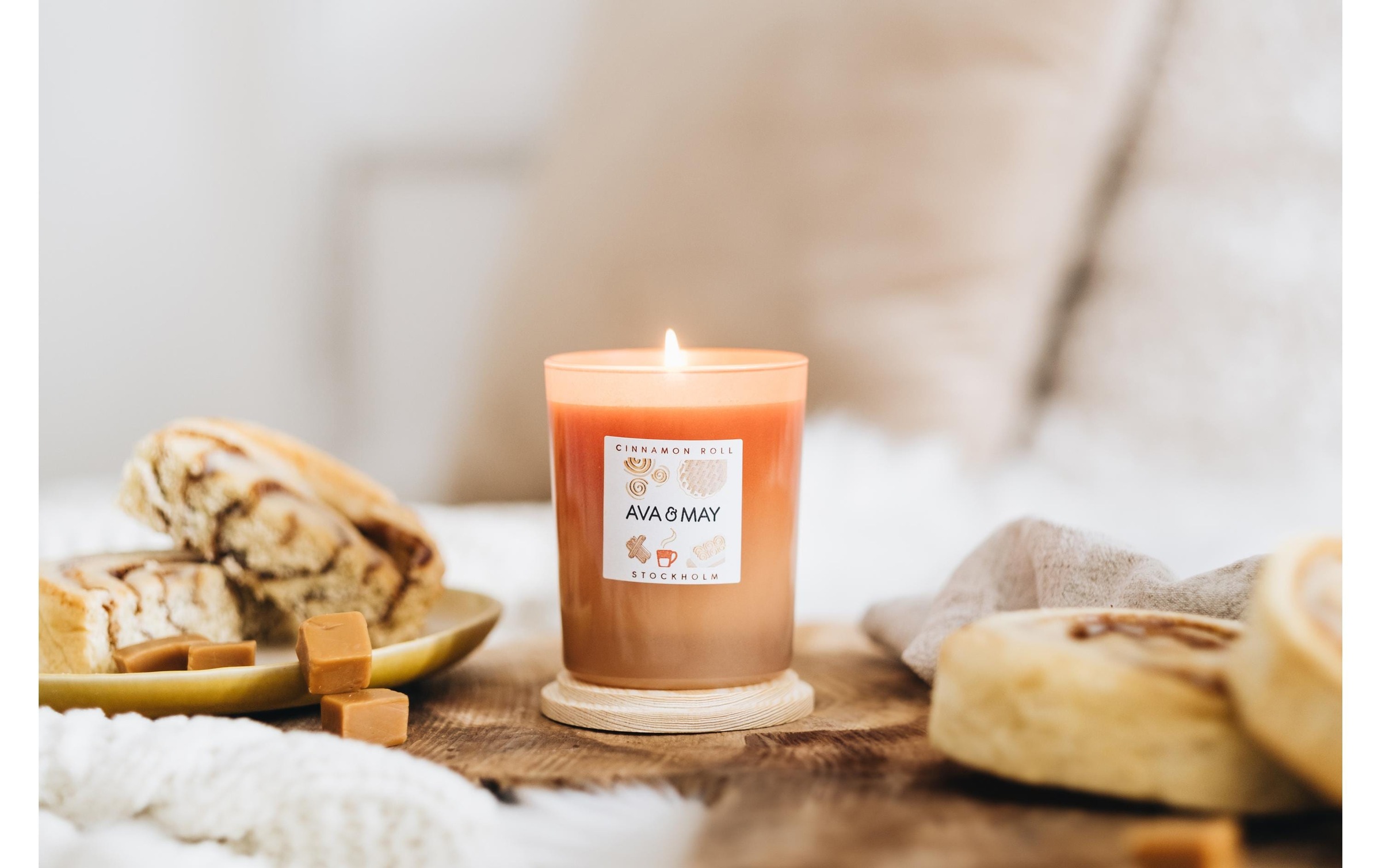 AVA & MAY Duftkerze »Cinnamon roll 180 g« Holzart: Buche (Schweden)
