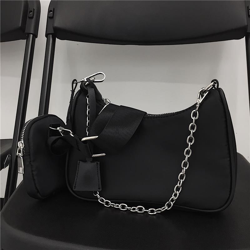 Gabbie - Crossbodytas van effen nylon met ketting
