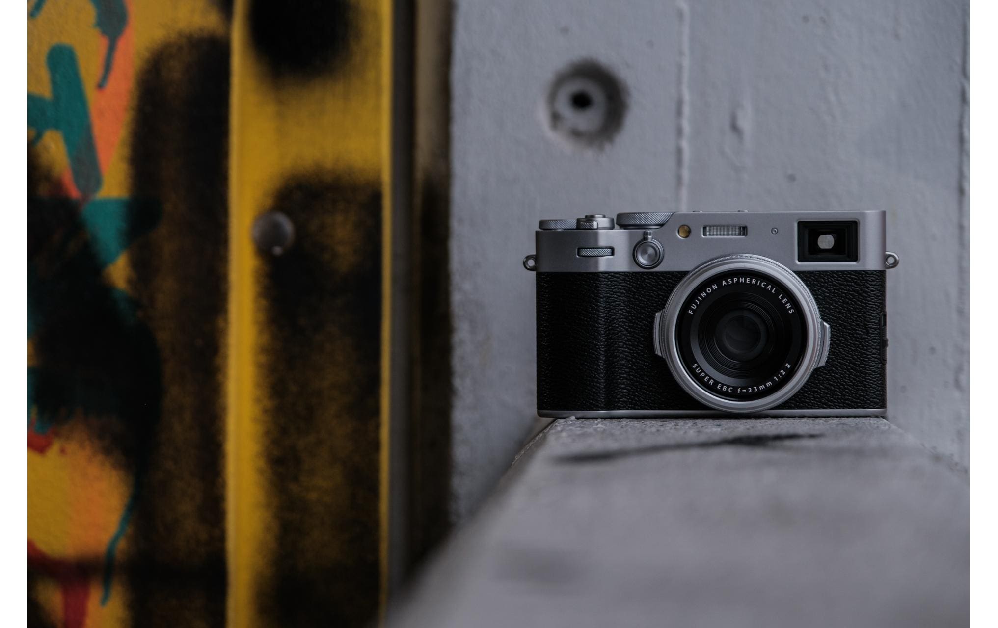 Fotokamera X100VI Silber<br>Kompakte Digitalkamera mit anspruchsvollem Design und intuitiver Bedienbarkeit
