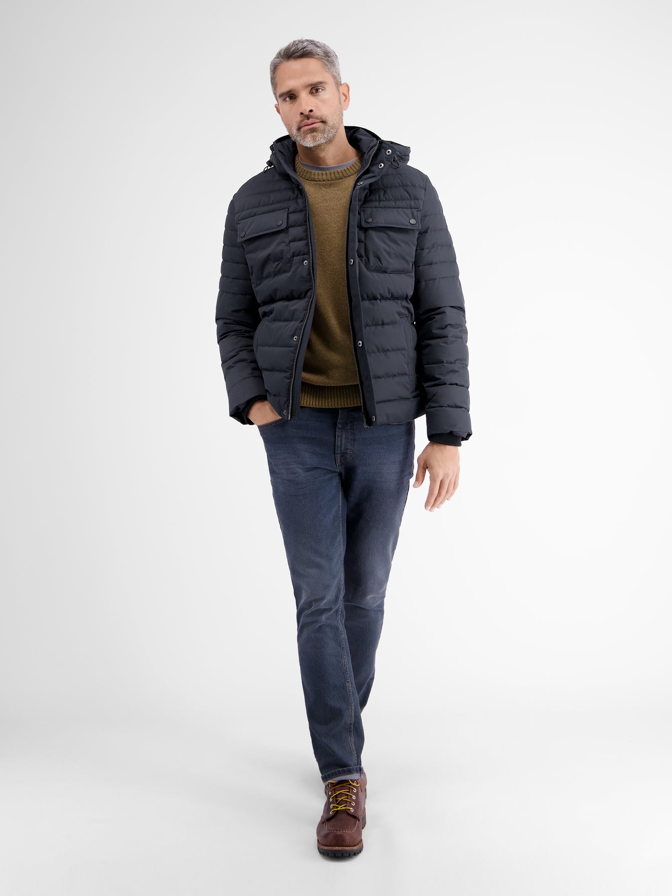 Steppjacke mit abnehmbarer Kapuze