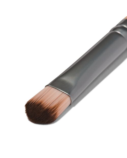 pinceau anti-cernes et correcteur 121
