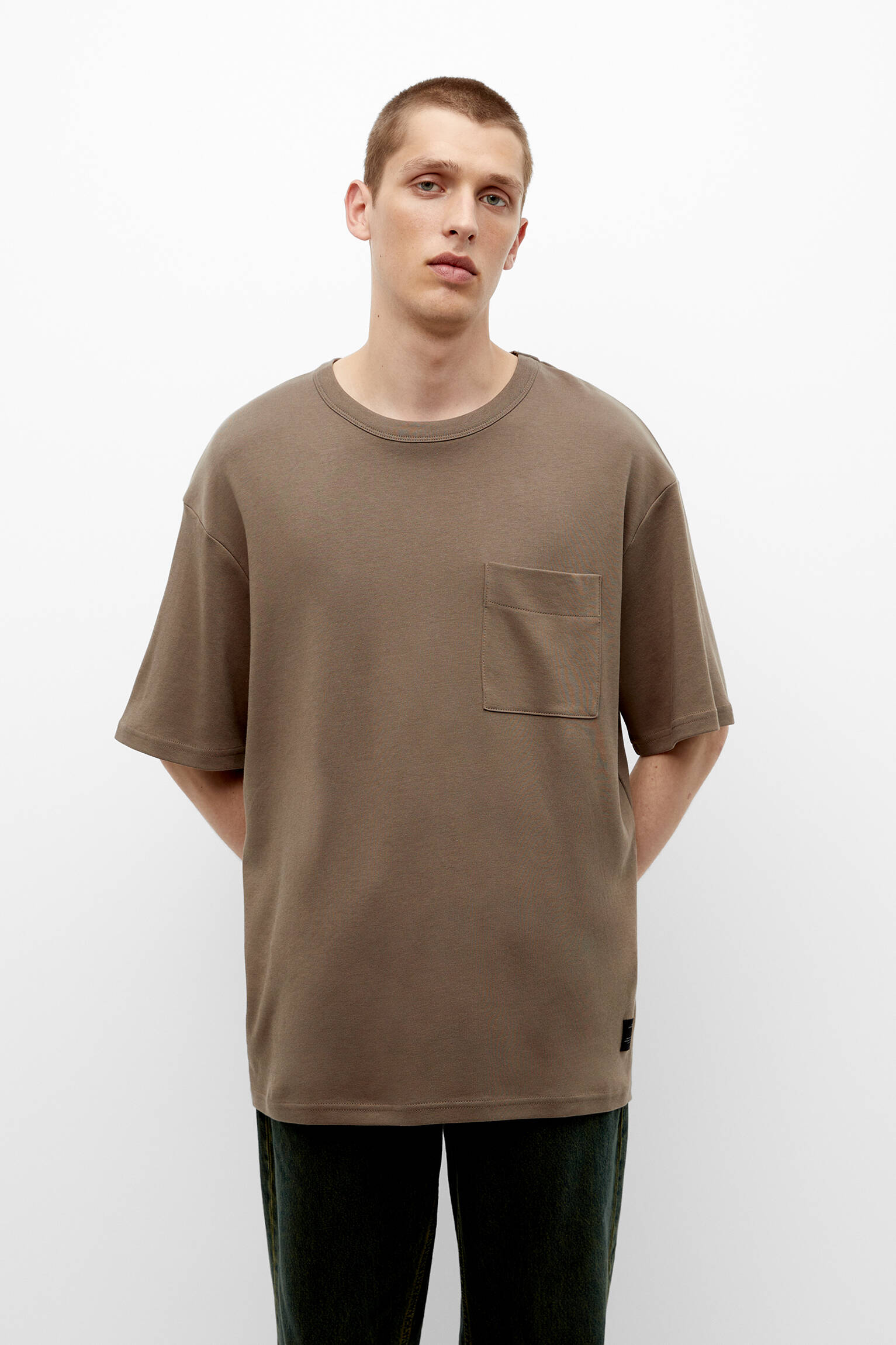 CAMISETA DE MANGA CURTA COM BOLSO - COR NATURAL
