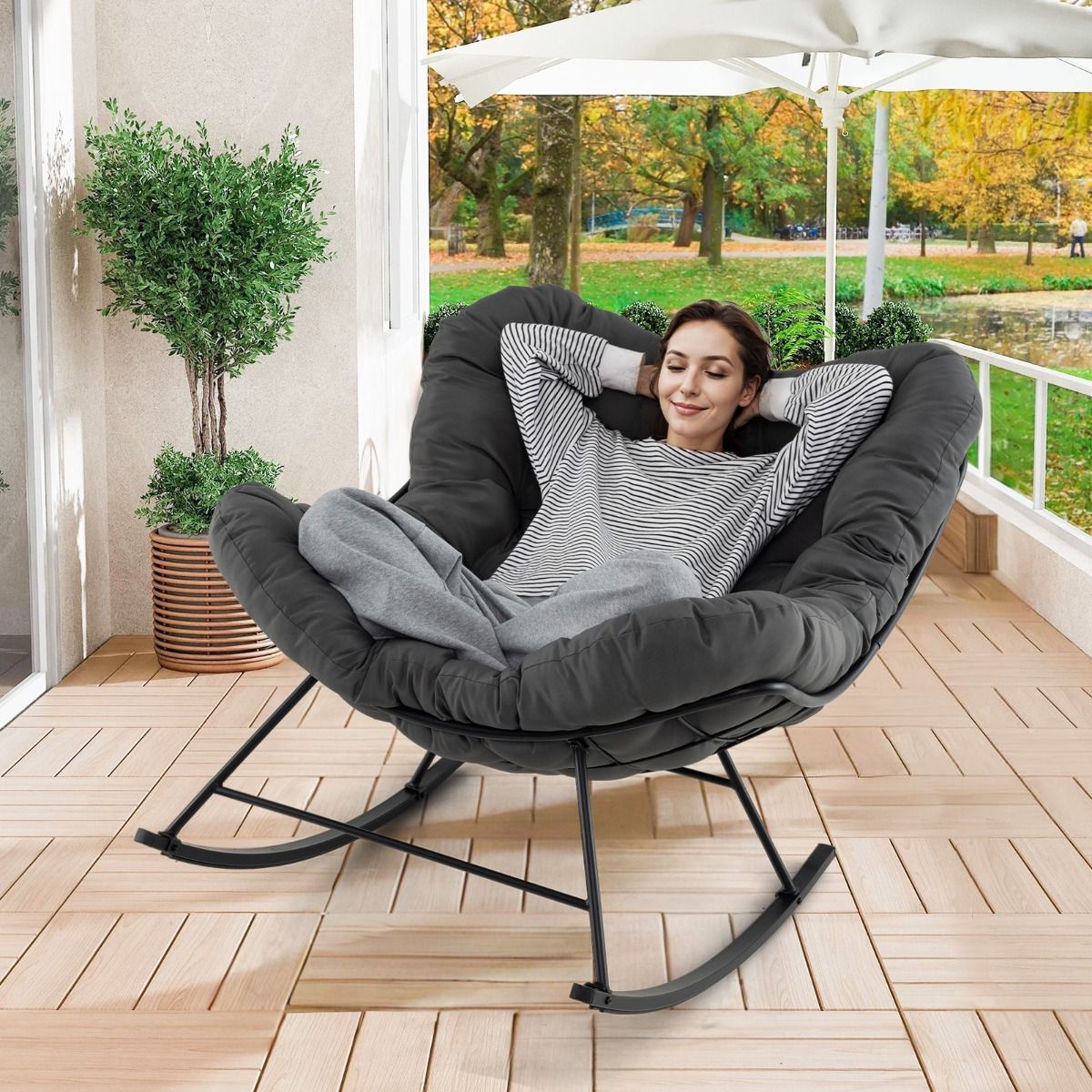 Chaise à Bascule d'Intérieur et d'Extérieur Chaise Papasan Surdimensionnée avec Coussin Rembourré & Cadre en Métal Capacité 205 Kg Gris - Lidl-Manfred