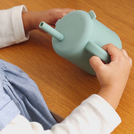 Tasse à Paille en silicone   Vert Sauge        de               Béaba