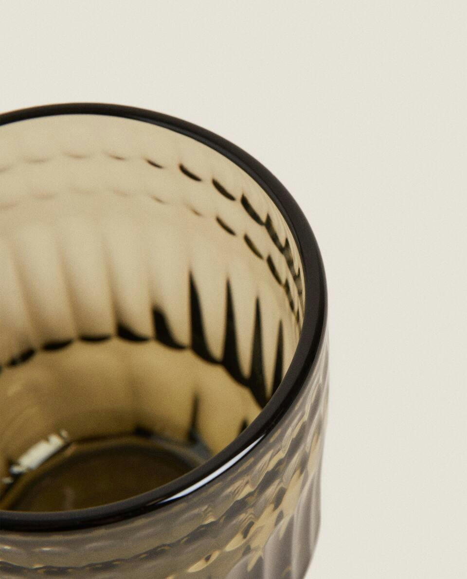 COPO DE VIDRO COM DESIGN EM RELEVO