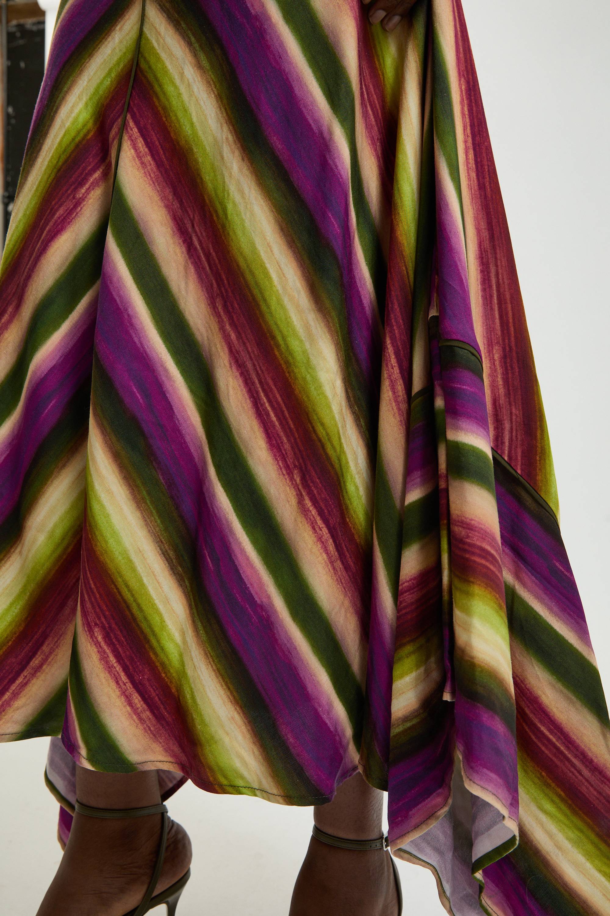 KarenMillen Robe Dos-nu Mi-longue Tissée En Mélange De Coton À Rayures Fluides Multicolores