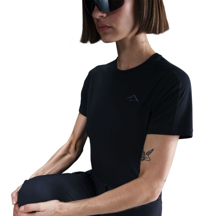Nike Dame T-shirts Trail Dri-FIT SS Tee Sort