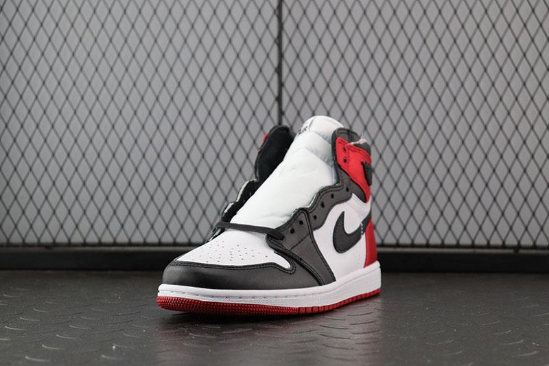 Jordan 1 Retro Black Toe（2016）