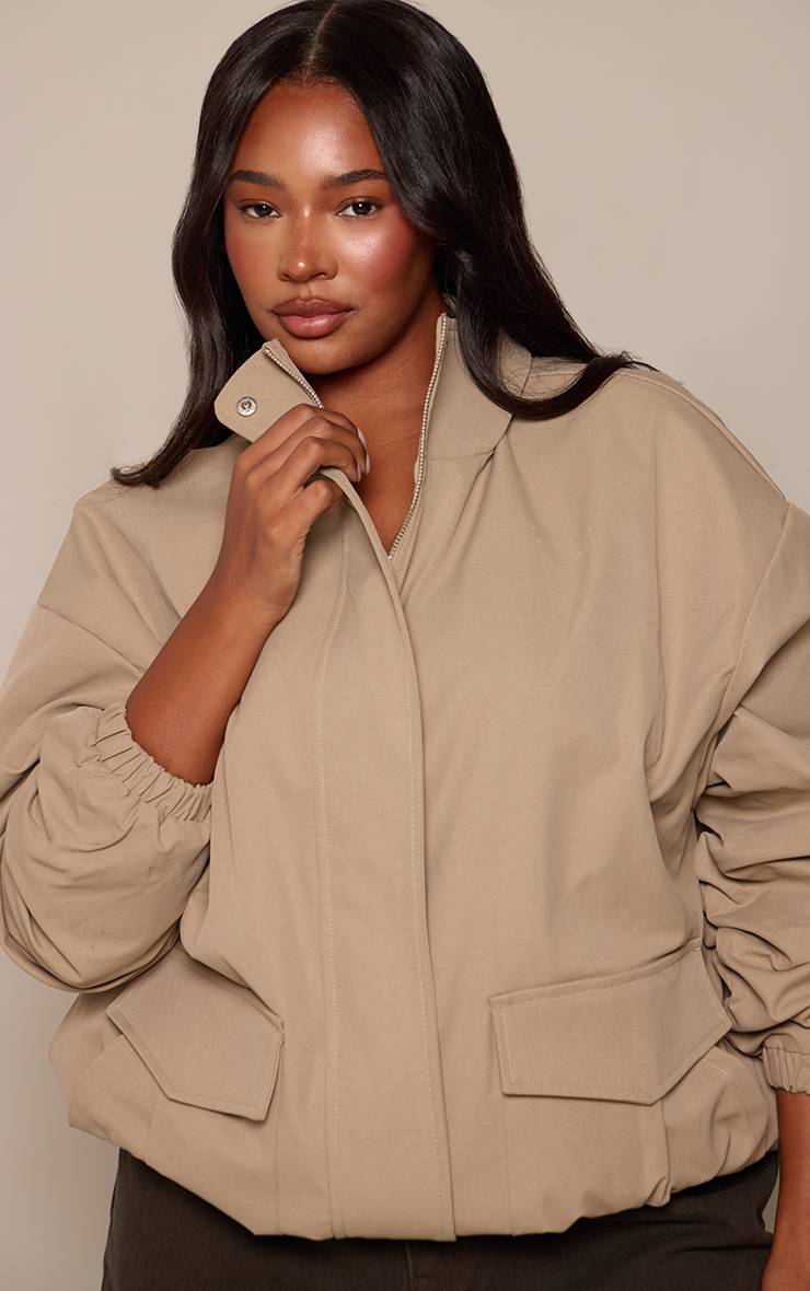 Rose Pâle Bomber Grande Taille Col Montant Pierre Avec Détail Manches Froncées