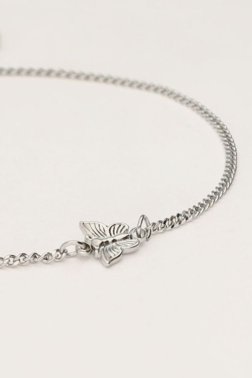Minimalistische armband met vlinder