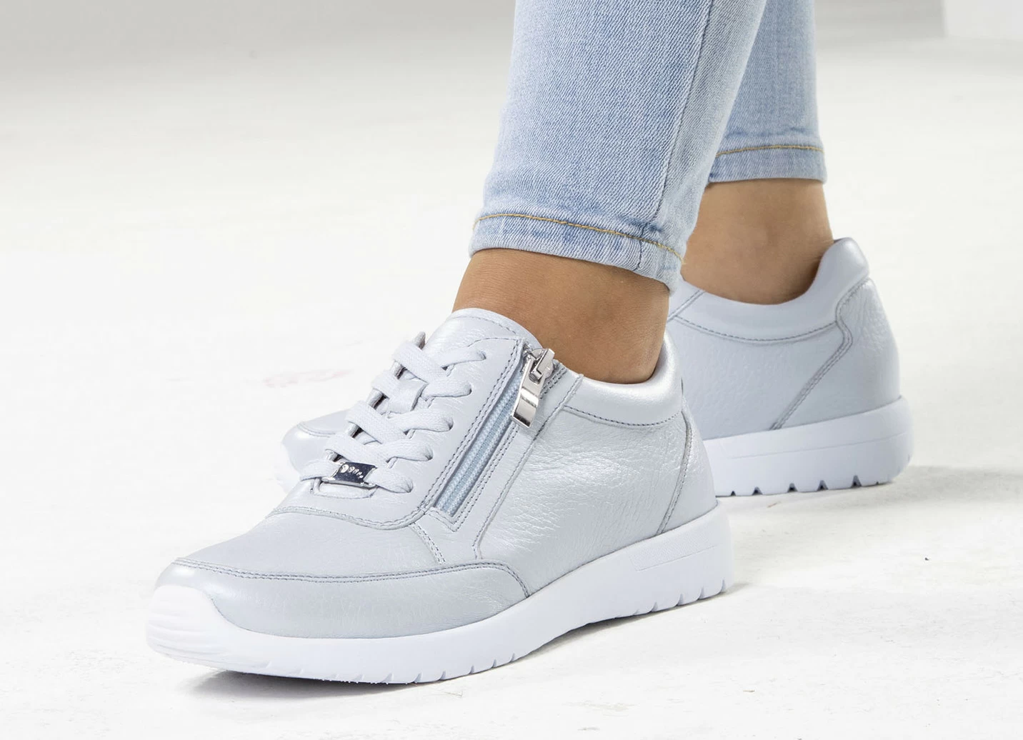 ELENA EDEN Sneaker aus zart schimmerndem, genarbtem Hirsch-Nappaleder