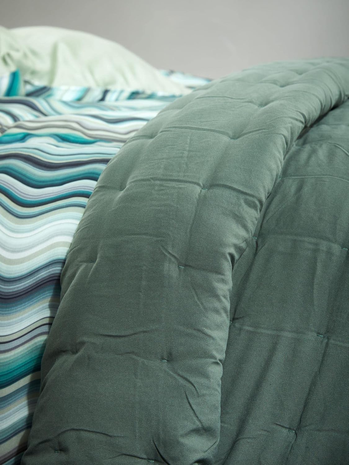 ESSENZA Tagesdecke Ruth Lorbeergrün, 180x265 cm - 70% Polyester (recycelt), 30% Polyester - Uni
