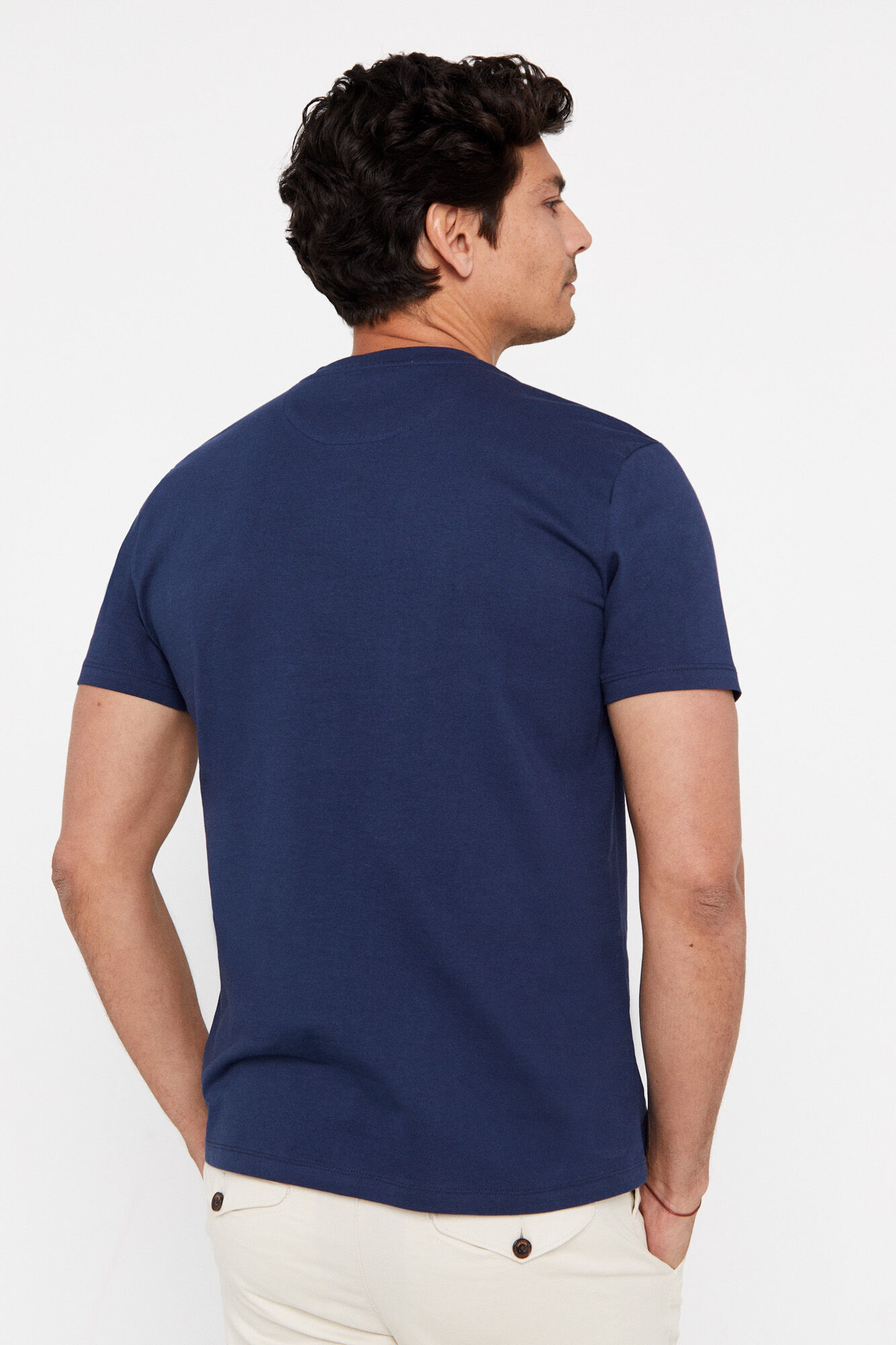 Camiseta básica com bolso - Azul marinho