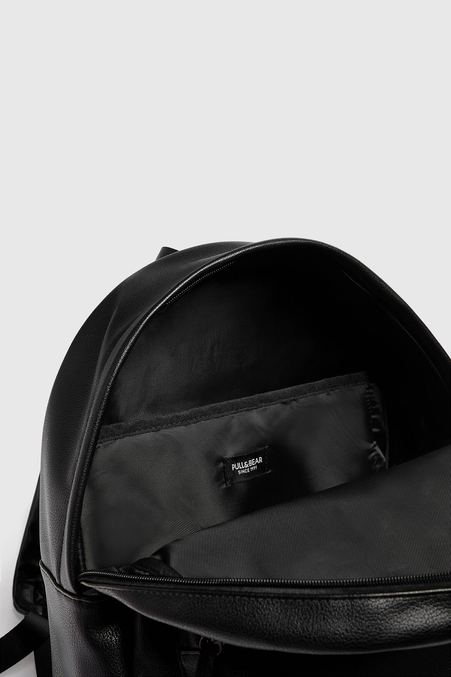 MOCHILA URBANA - PRETA