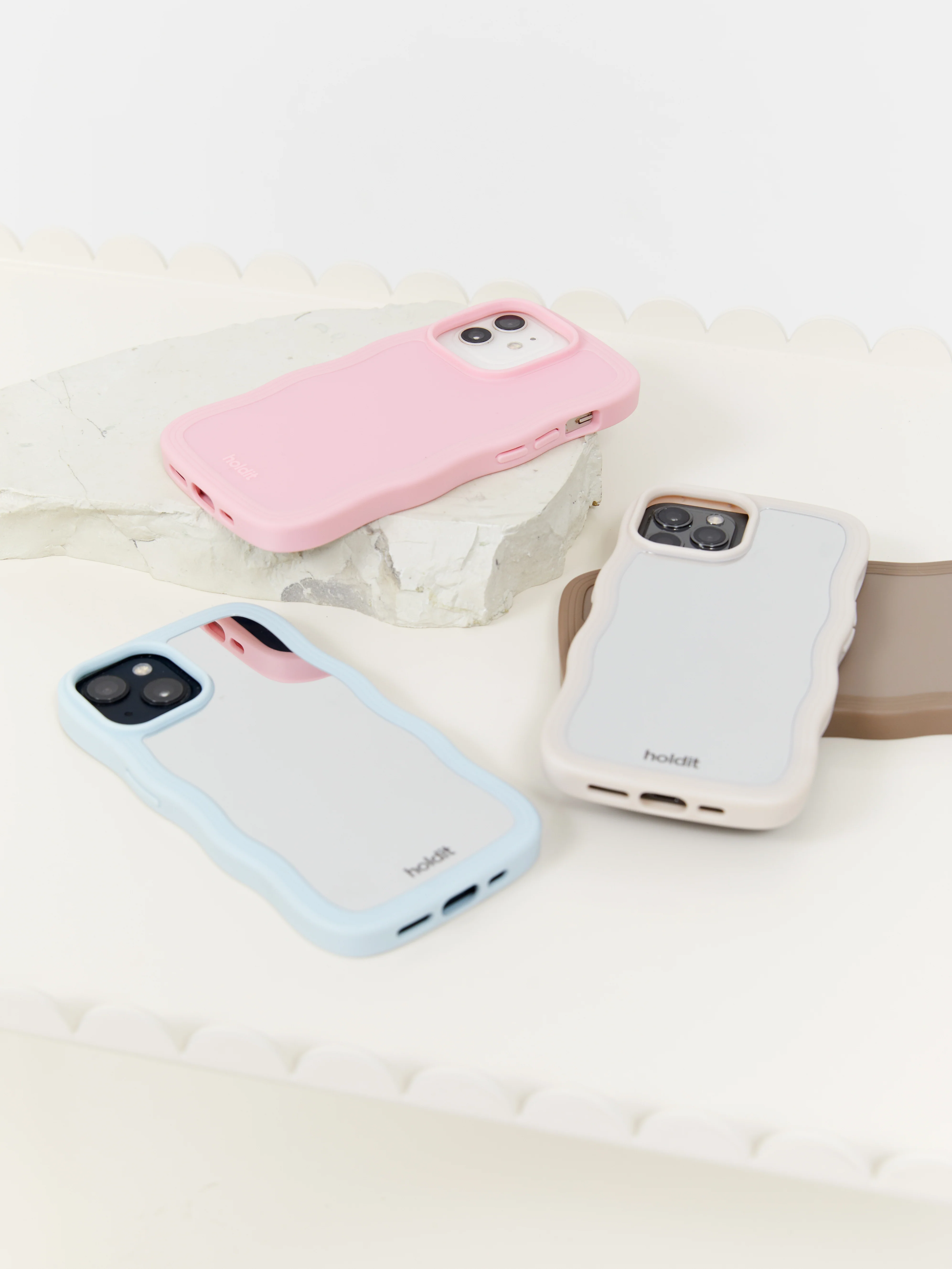 Holdit  iPhone 12/12 Pro Wavy cover - pink