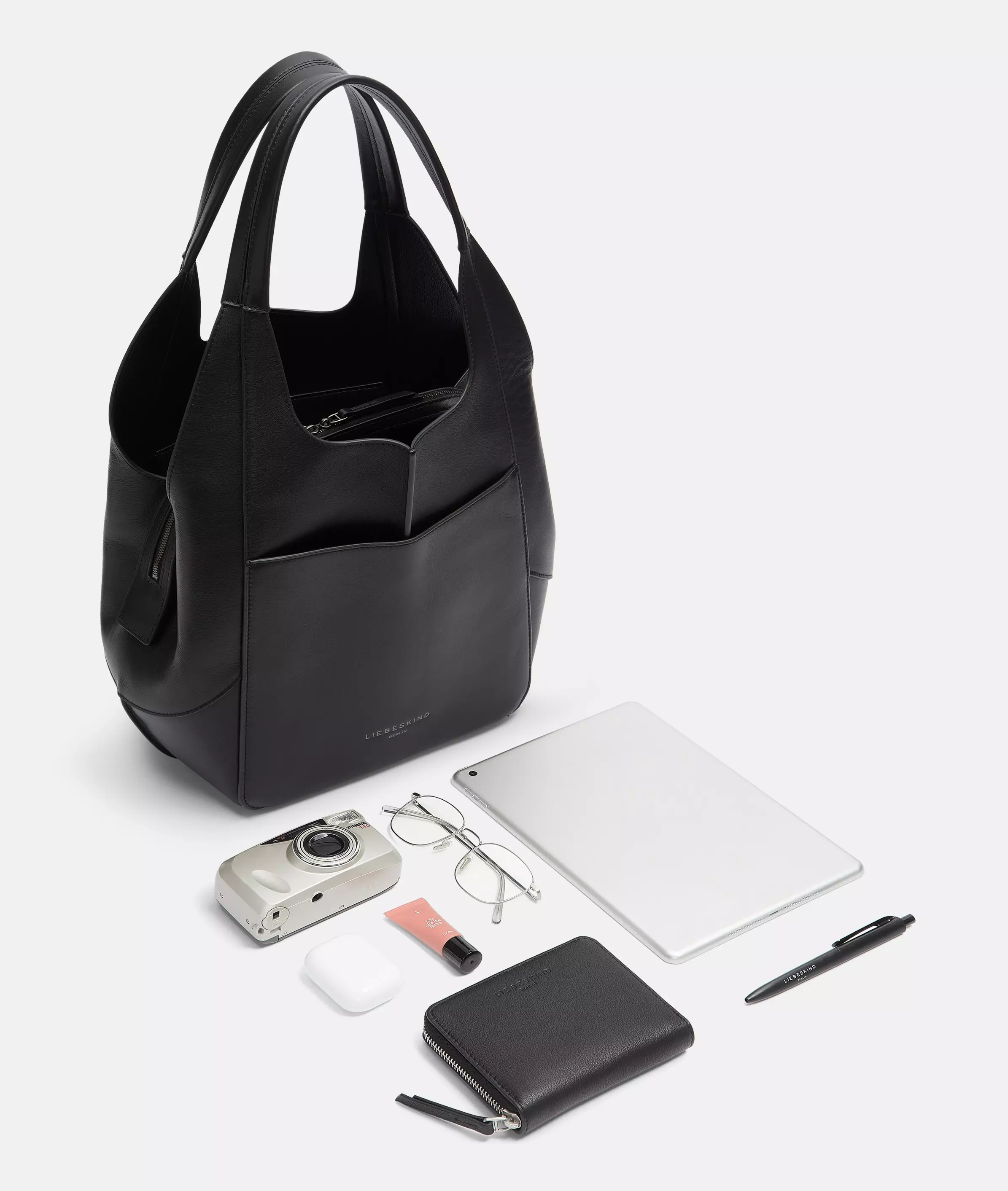 Lilly Tote M Spacious bag made from soft nappa leather