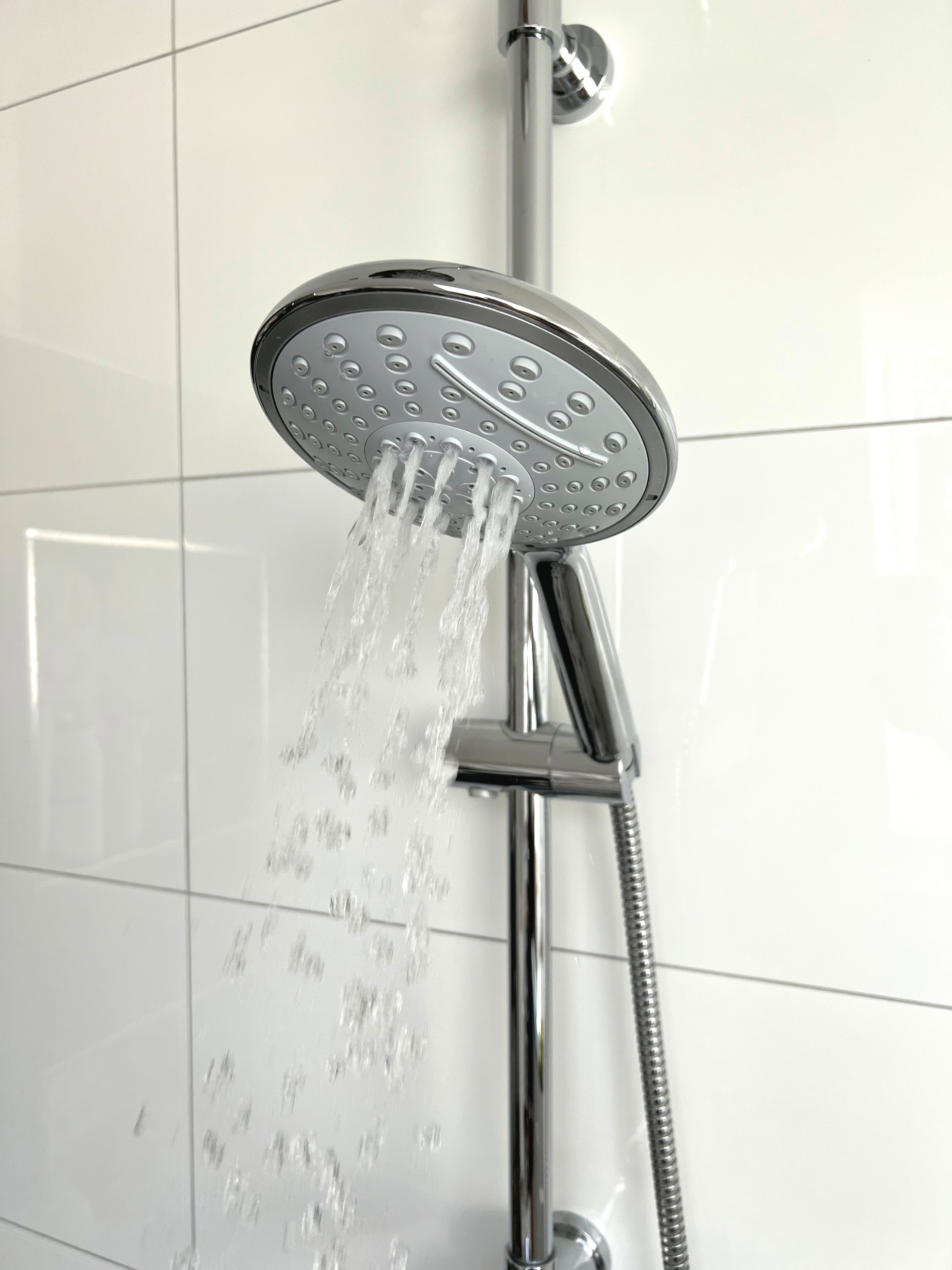 ADOB Handbrause »Wellness Happy N« 1 Stk. tlg. 4 Strahlfunktionen inkl. Schwallstrahlfunktion, Ø 15 cm