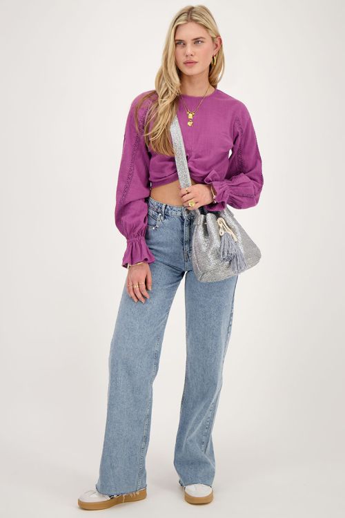 Paarse top met tapes en knoopdetail