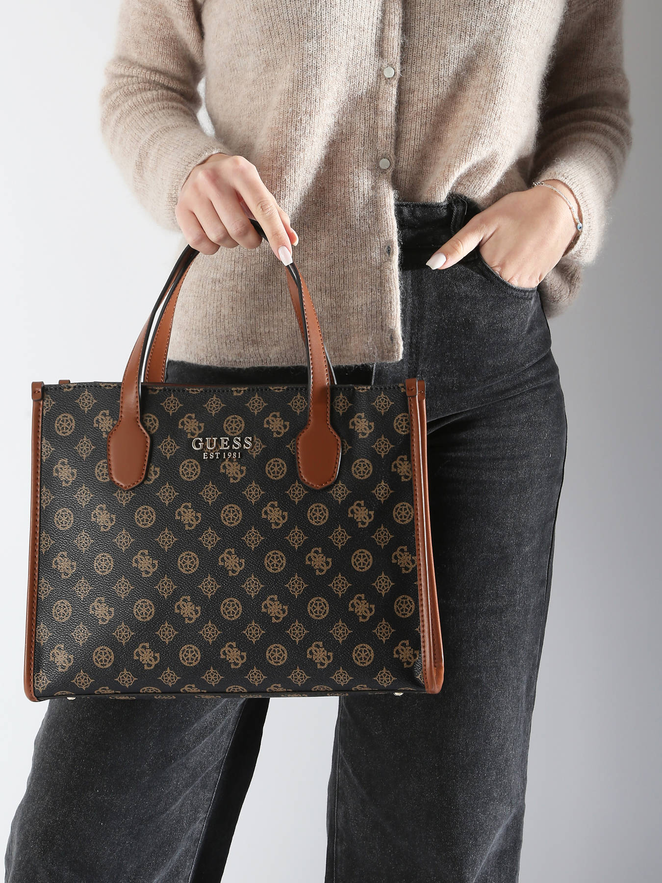 Sac port main Silvana GUESS