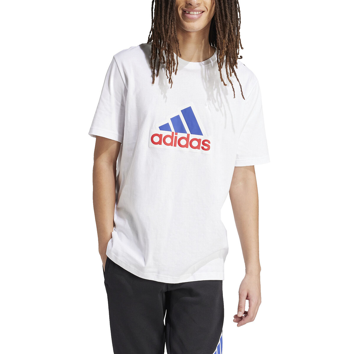 ADIDAS ROUPAS ESPORTIVAS<br>Camiseta de manga curta com logotipo em relevo