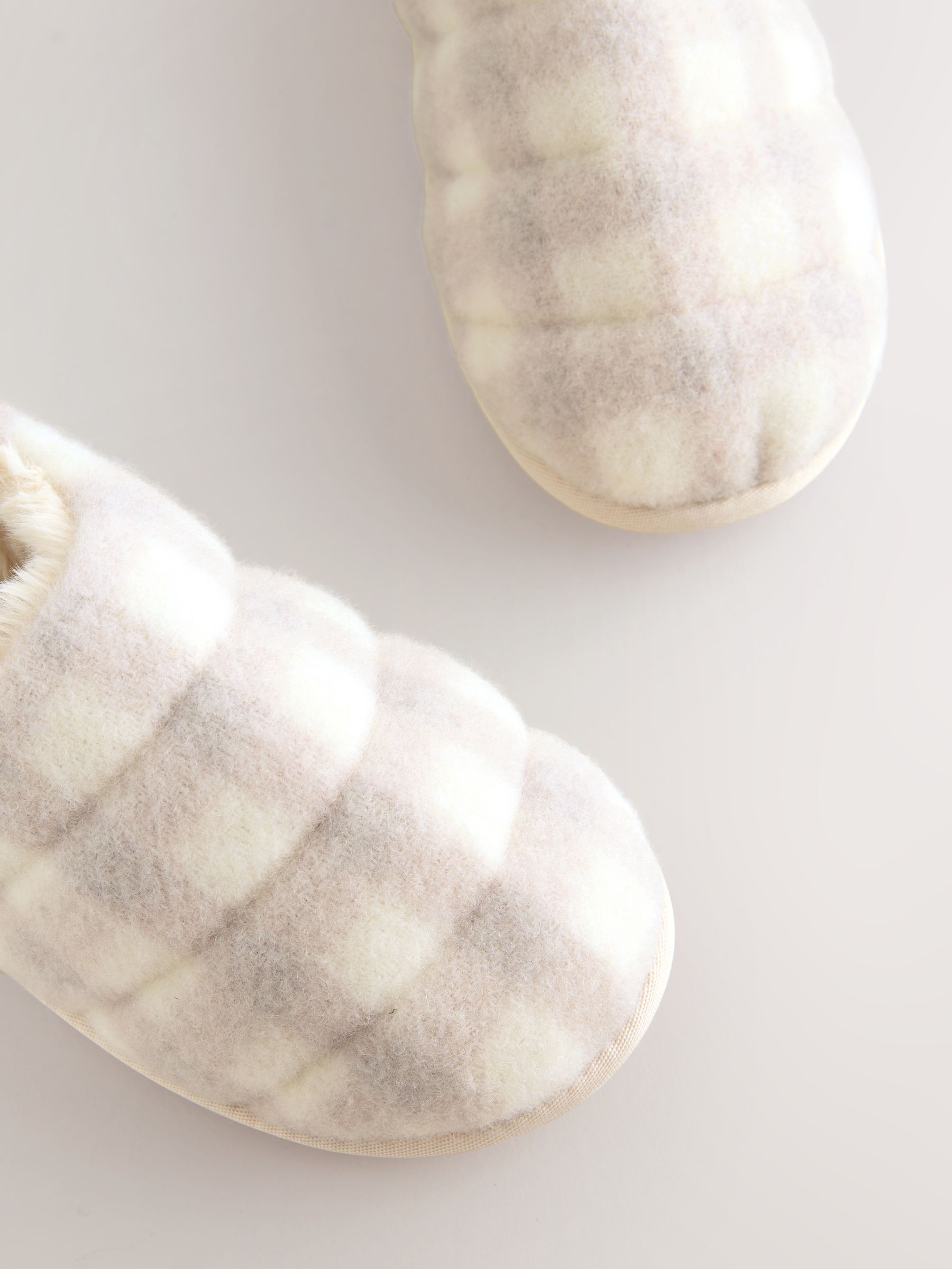 Neutraal geruit - Quilted Faux Fur Shoot Slippers