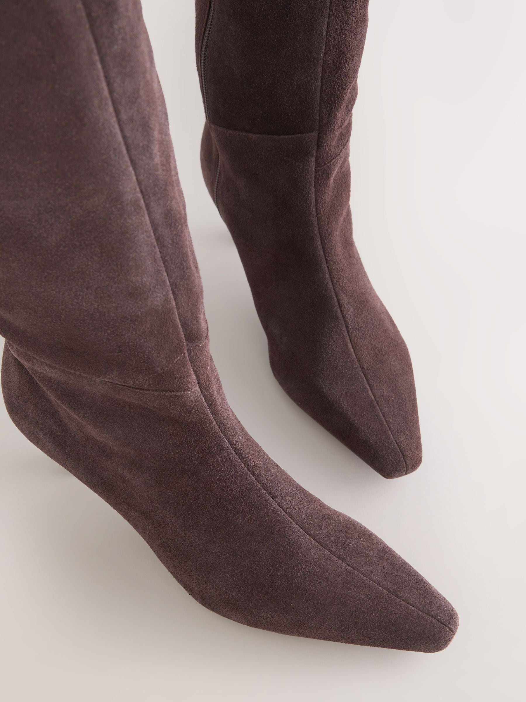 Chocoladebruin suède - Forever Comfort® Knee High Chisel Toe Heeled Boots