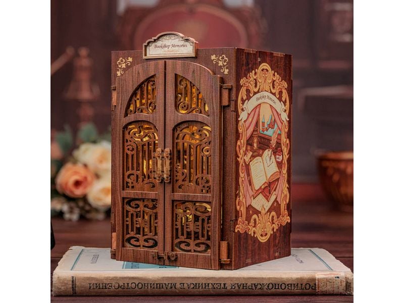 Spielmanufaktur Bausatz Verborgene Bücherstube 3D-Modell aus lasergeschnittenen Holzteilen