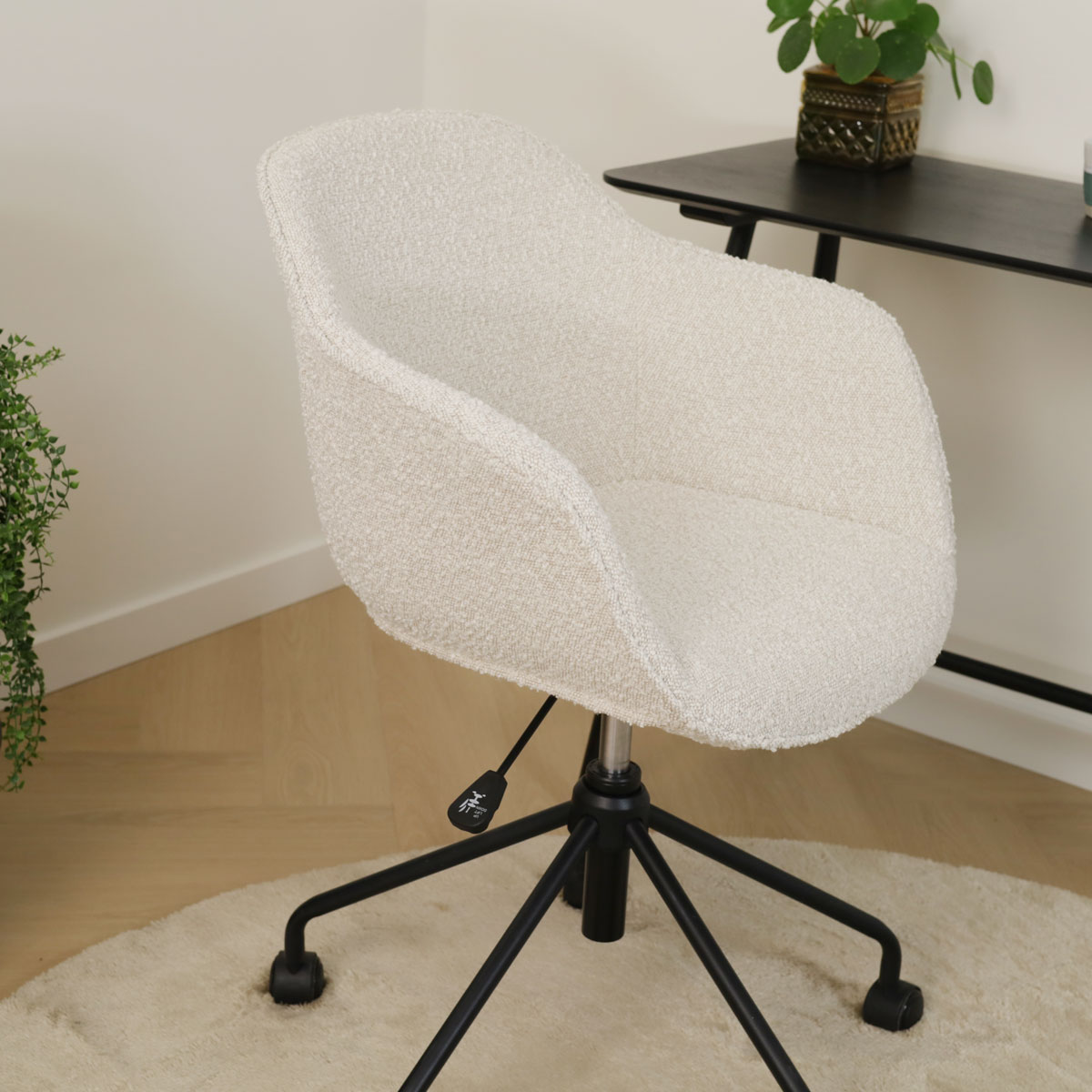 Bureaustoel Nout-Mare bouclé beige - zwart onderstel