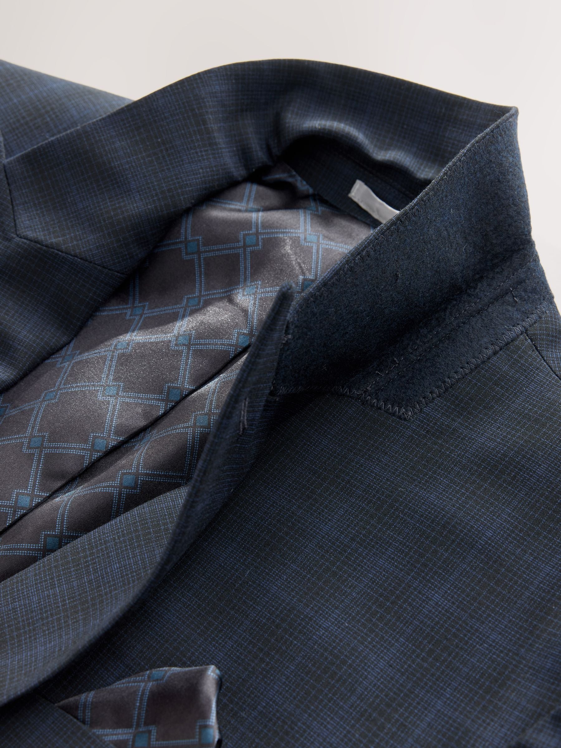 Donkerblauw - Geruit kostuum met smalle pasvorm: colbert