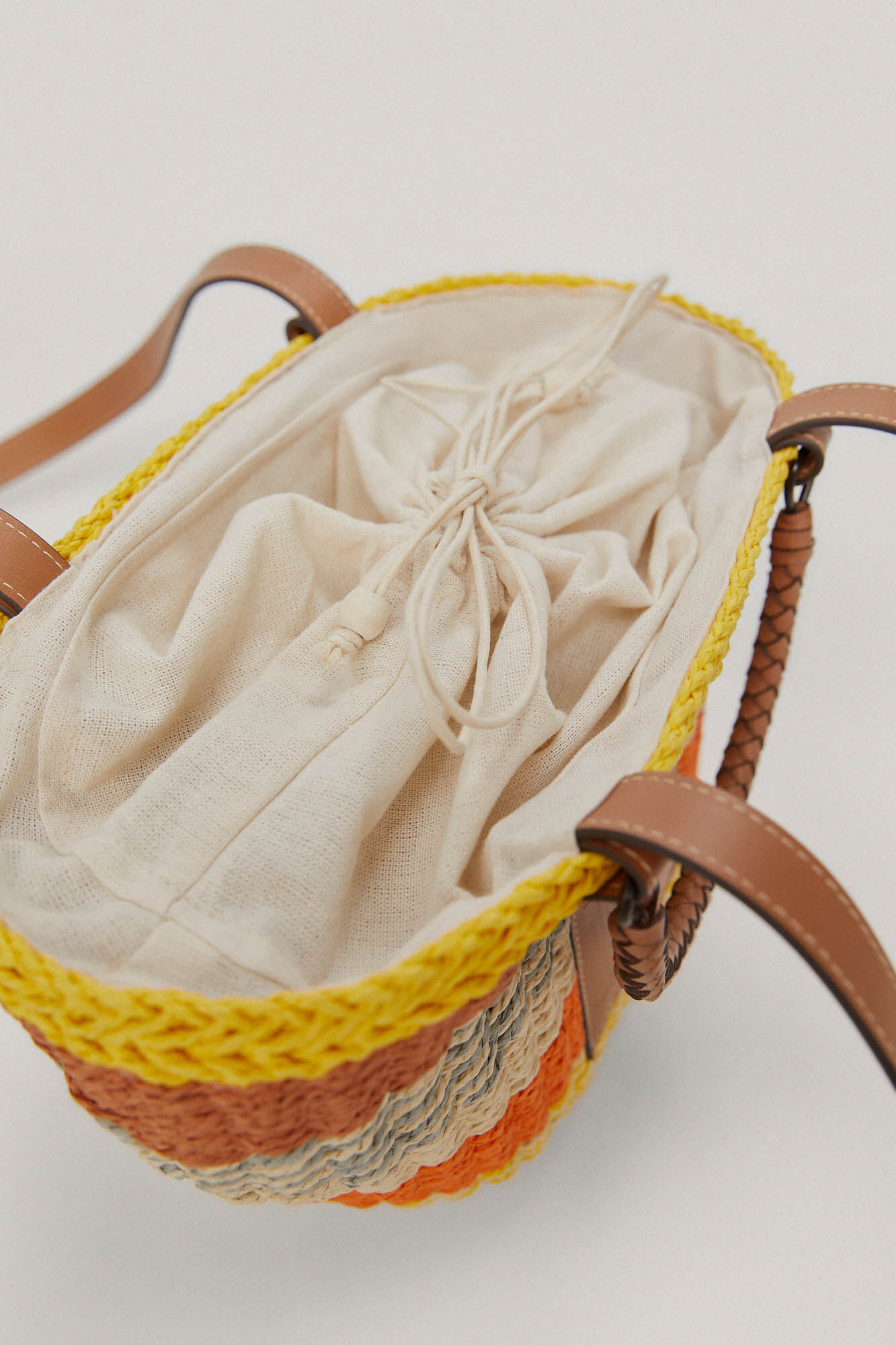 Cesta listrada de ráfia multicolorida - Amarela