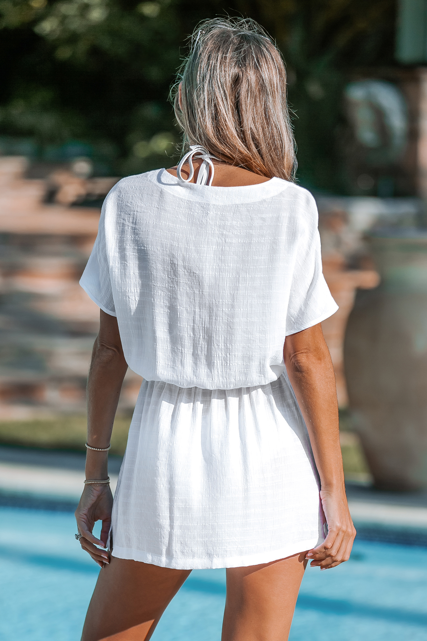 Robe cover up taille à nouer avec col en V blanche
