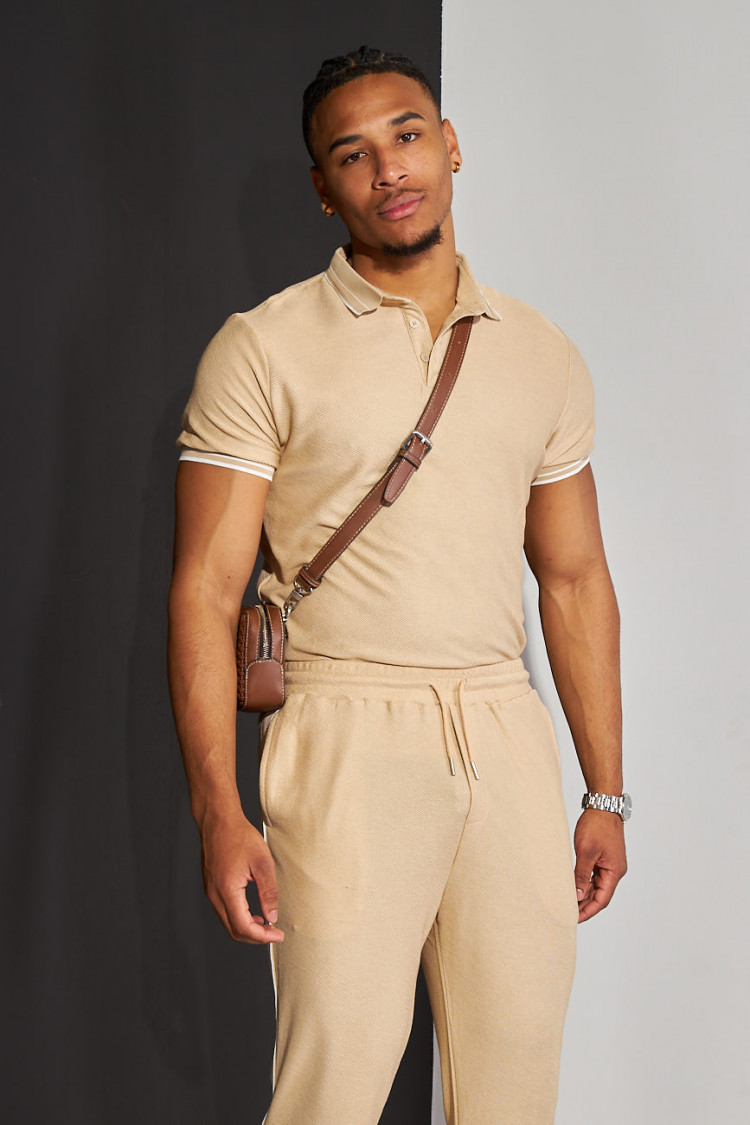 Ensemble 2 pièces polo + pantalon beige à détail blanc