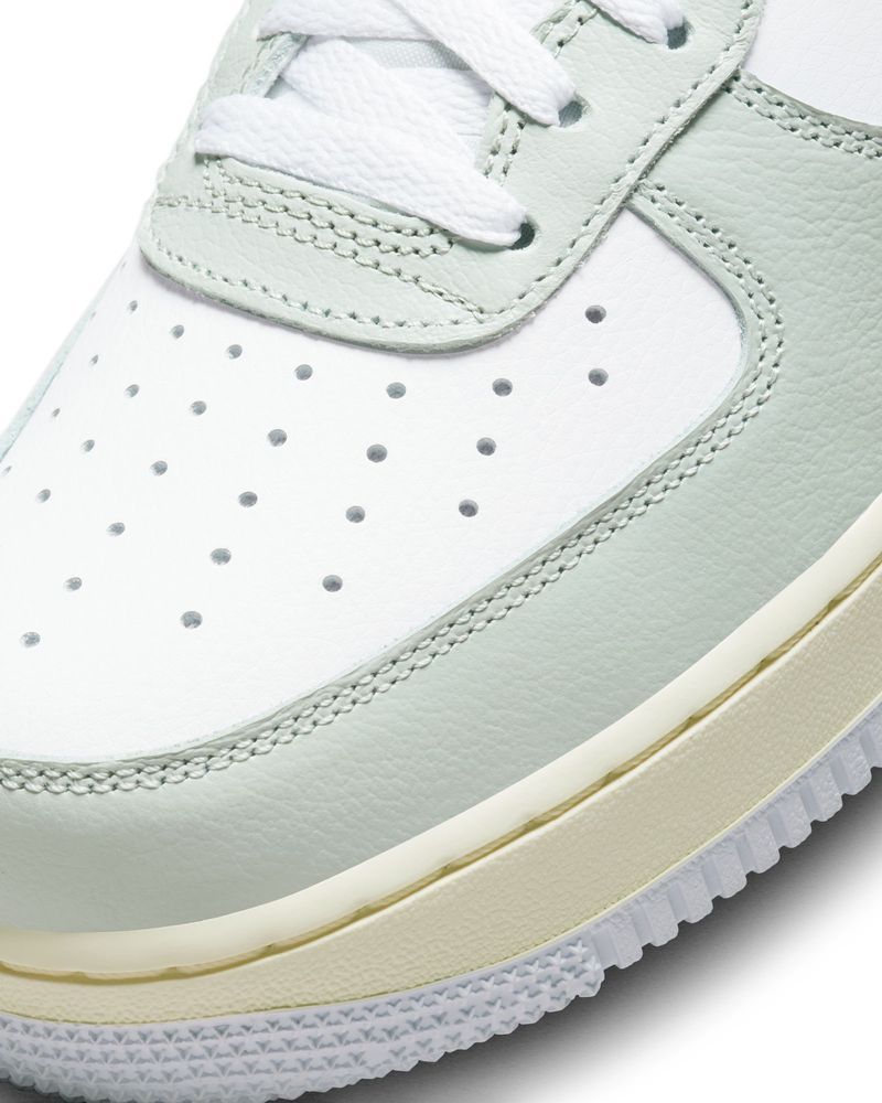 Chaussures Nike Air Force 1 '07 LV8 Gris & Blanc pour homme