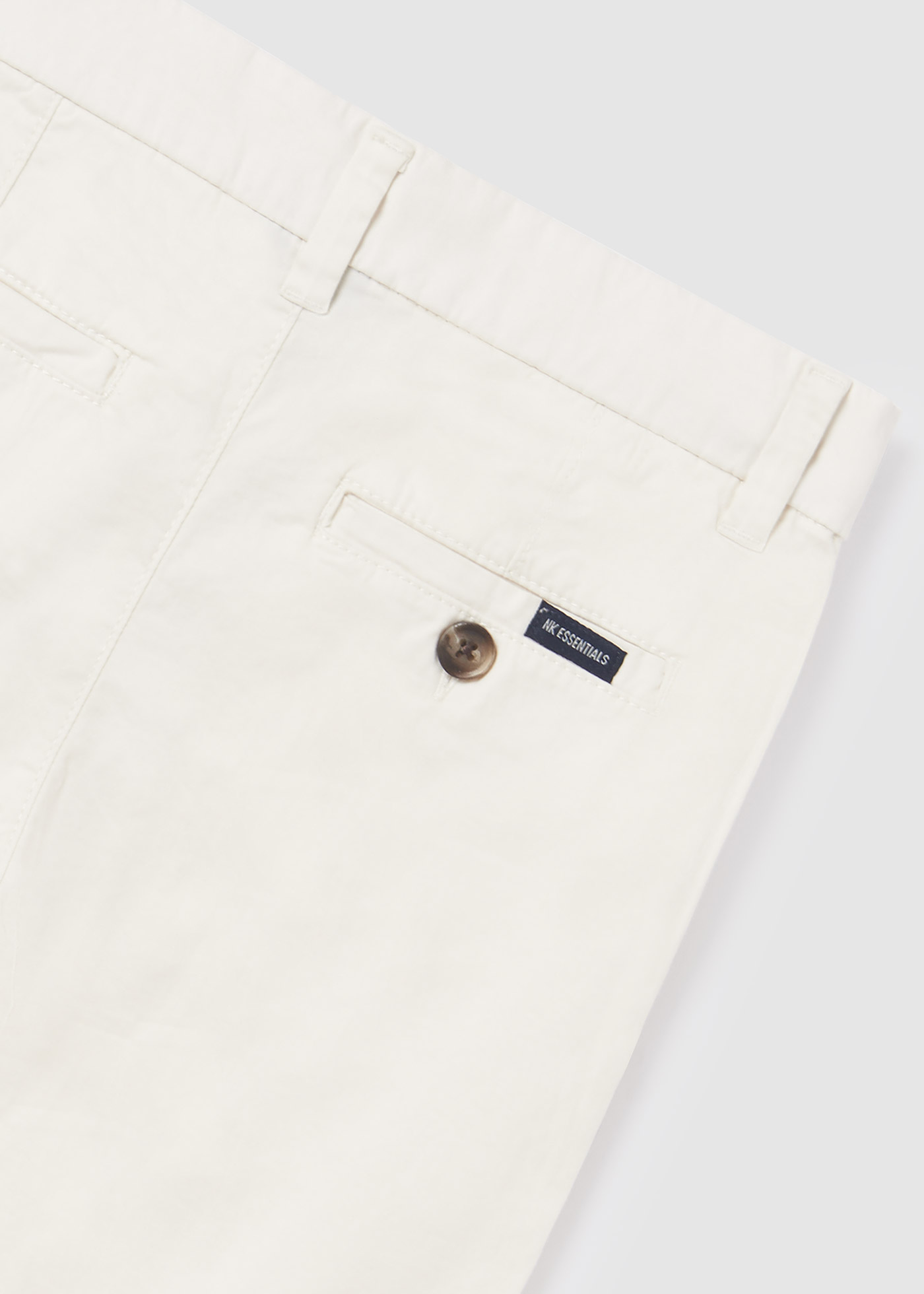 Calças chino slim-fit feitas de algodão sustentável para meninos