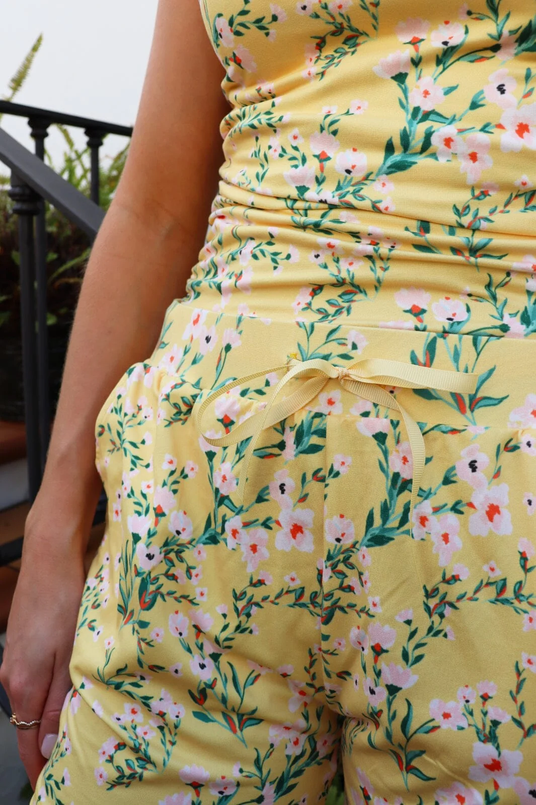 Liberte Alma-Shorts yellow green flower