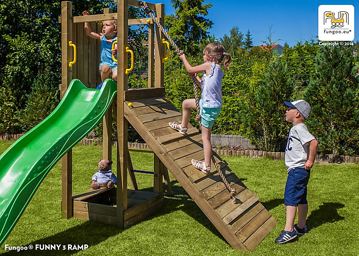 Aire de jeux FUNNY 3 avec rampe d'accès, échelle, bac à sable, toboggan vert & accessoires de jeux