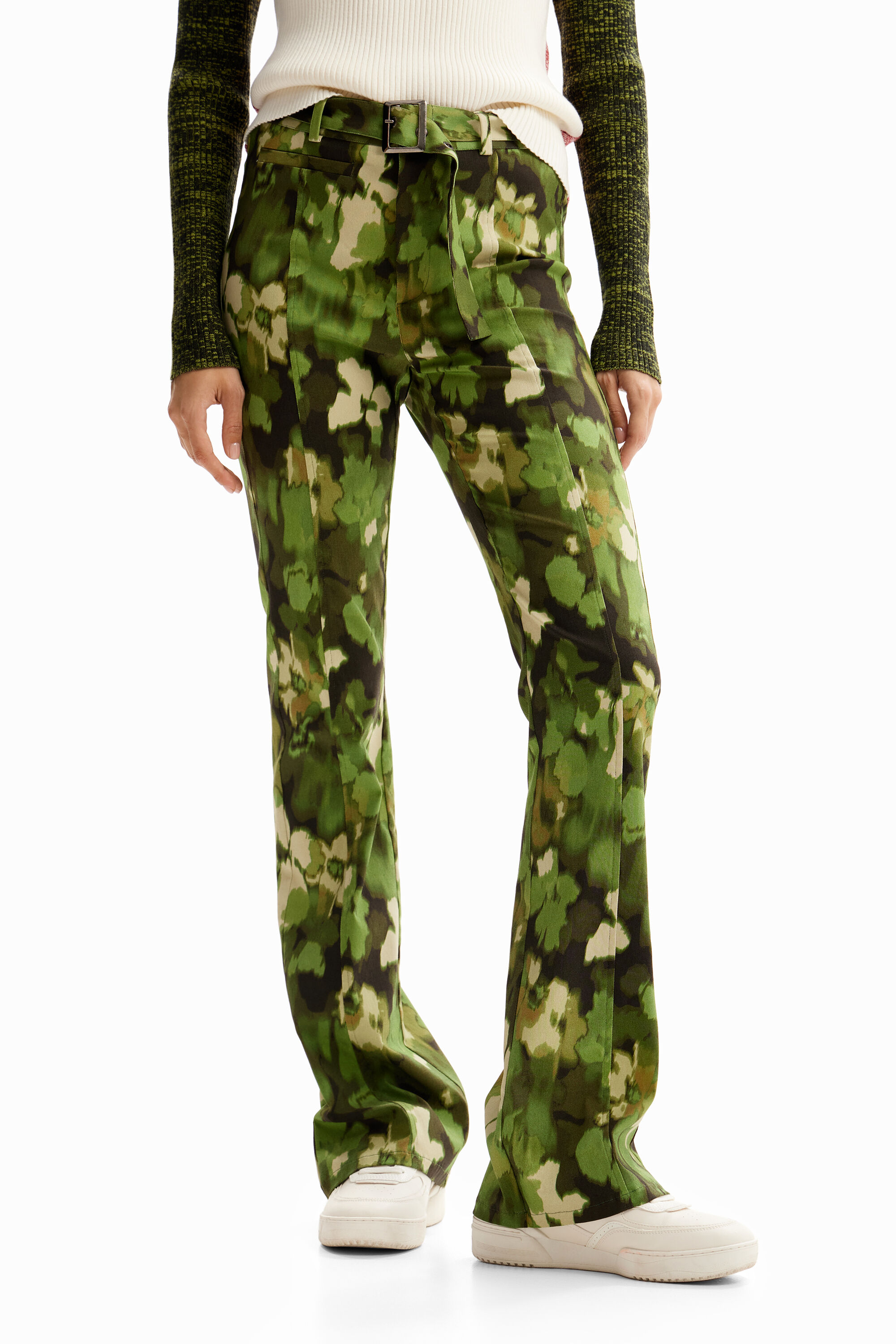 Calça Flare camuflada