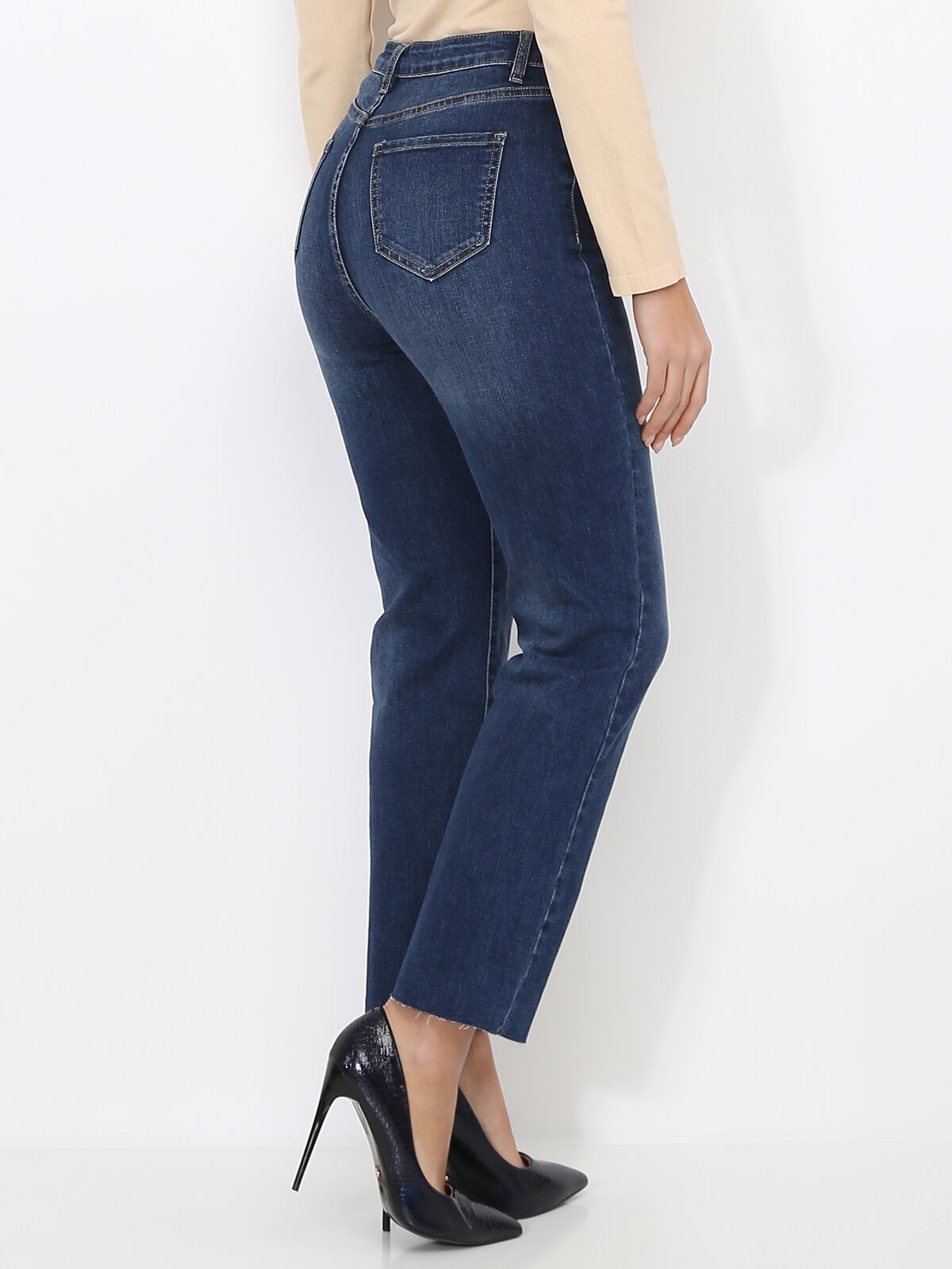 Jeans mom à bords effilochés- Bleu foncé