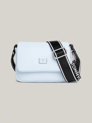 Bolsa transversal pequena com aba e logotipo