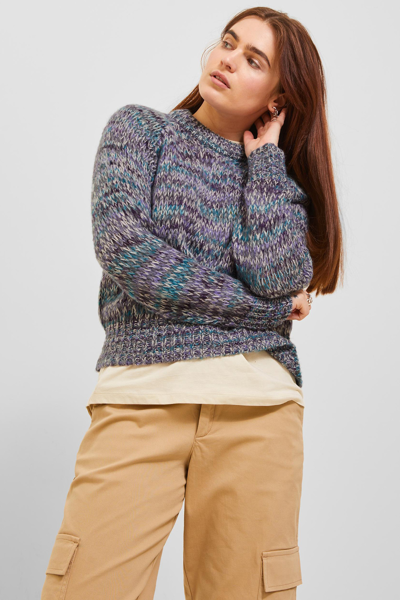 Suéter de tricô multicolorido com gola redonda